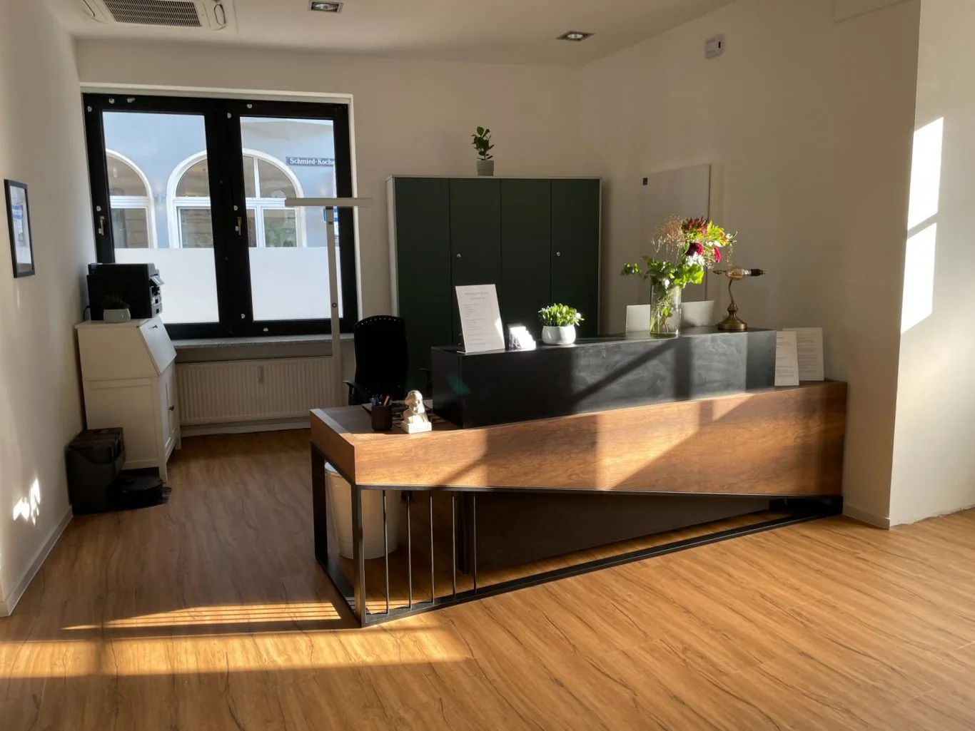 Empfangsbereich der Physiotherapiepraxis Physio links der Isar in München